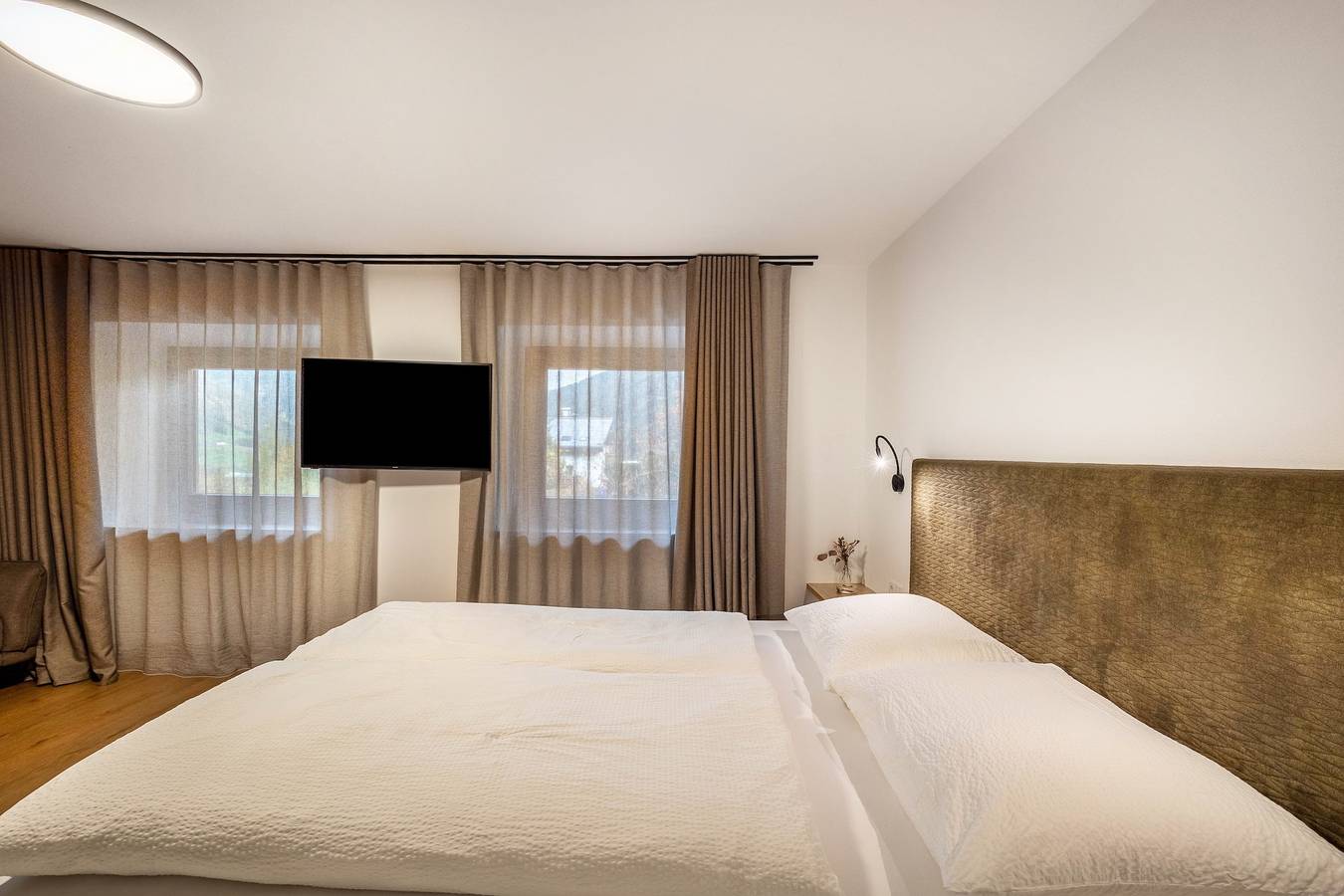 Ganzes Studio, Einzimmerappartement 'Linderhof Nido' mit Bergblick, Gemeinschaftspool und Wi-Fi in Natz, Natz-Schabs