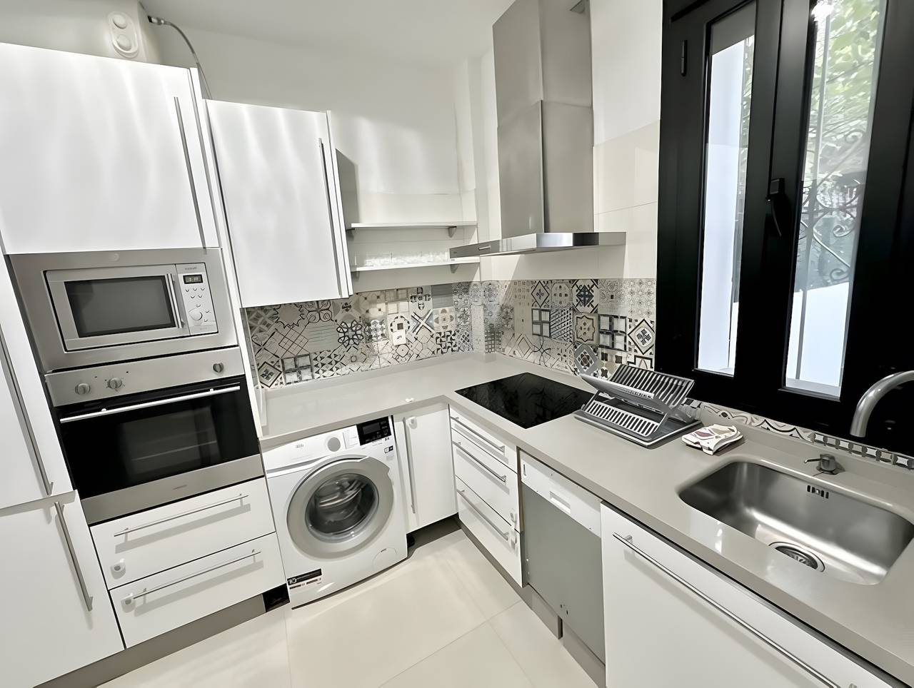 Apartamento entero, Apartamento 'Gran Plaza' con terraza privada, Wi-Fi y aire acondicionado in Nervión, Sevilla