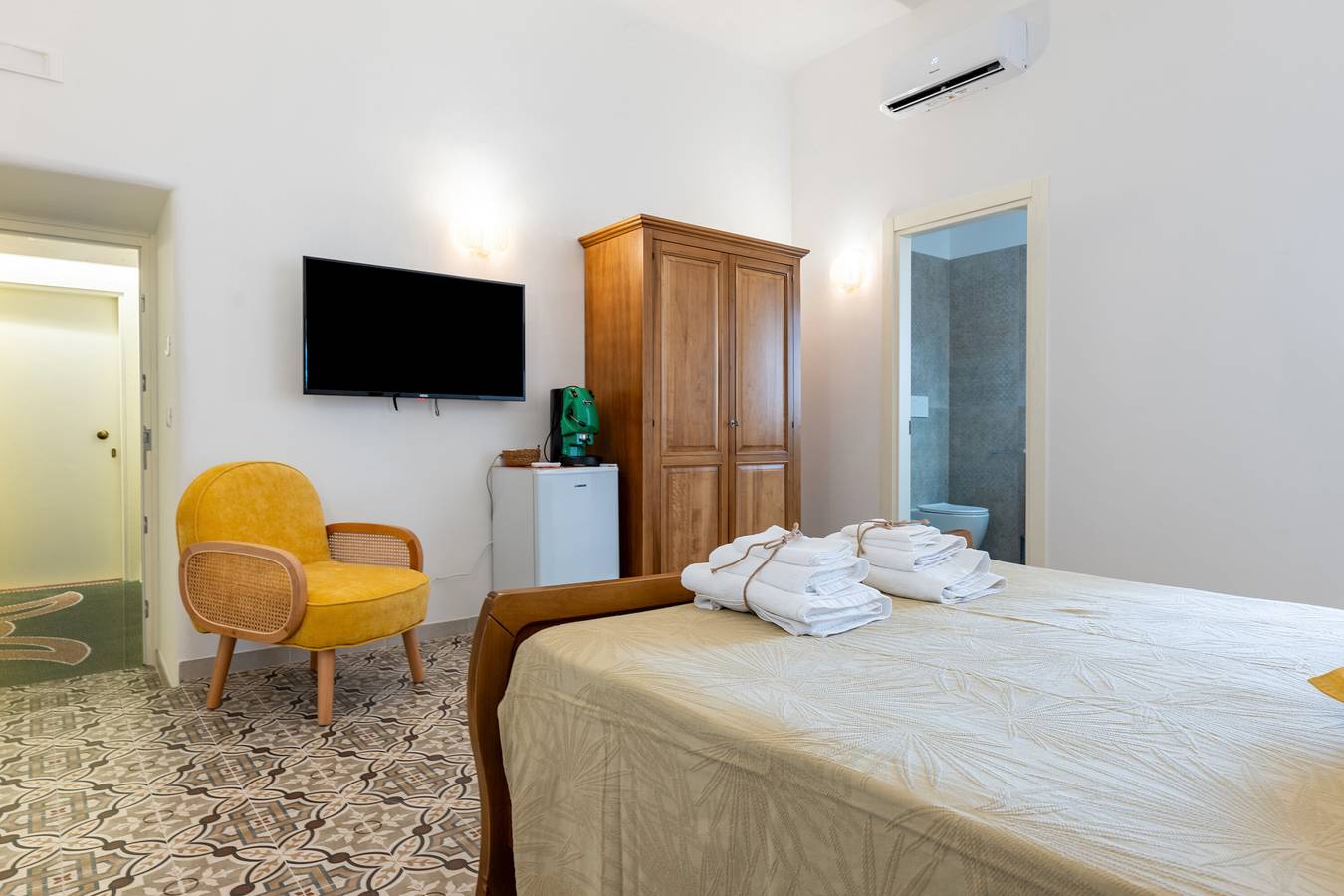 Chambre 'Primo Piano - Camera 2' avec jardin privé, Wi-Fi et climatisation in Pulsano, Golfe de Tarente