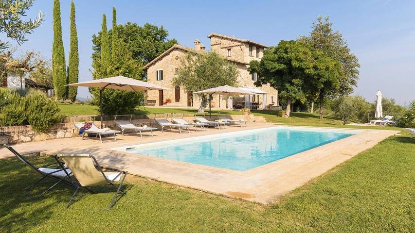 Ferienhaus für 14 Personen, mit Pool und Garten sowie Ausblick, mit Haustier