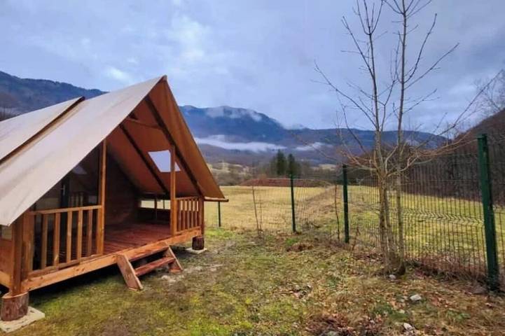 Gîte pour 4 personnes à Chézery-Forens