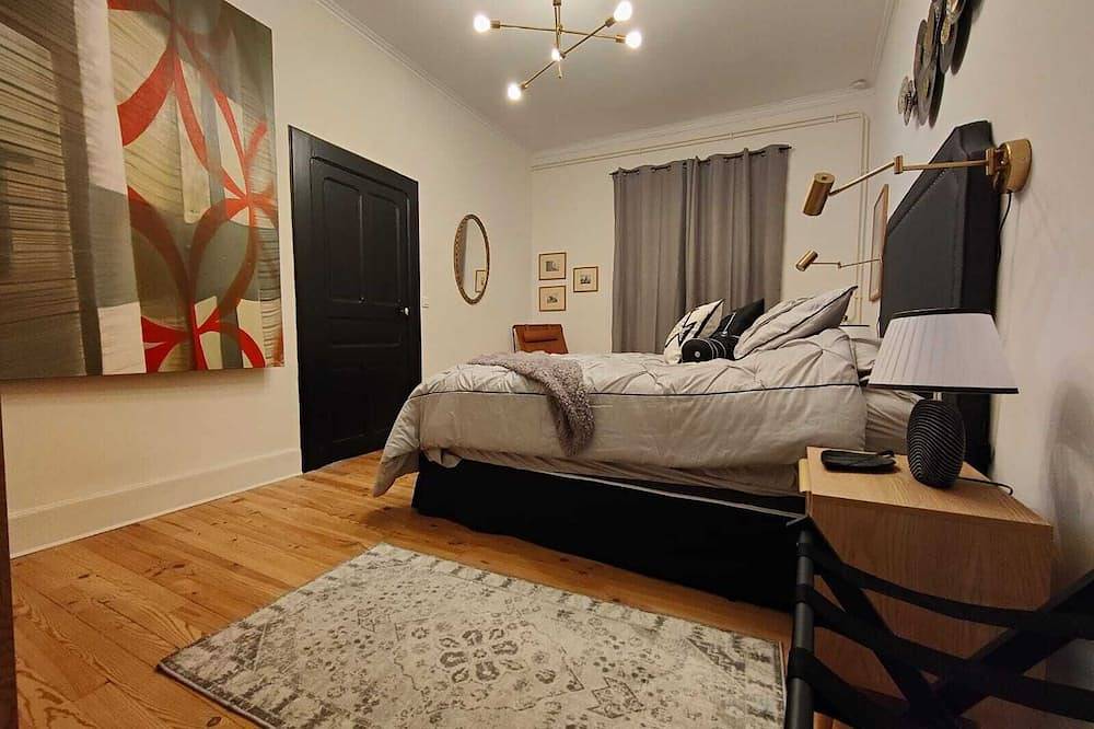 Appartement entier, Historic Heart of Cahors!Elegant yet Cozy large 2 large bedroom apartment! in Cahors, Quercy