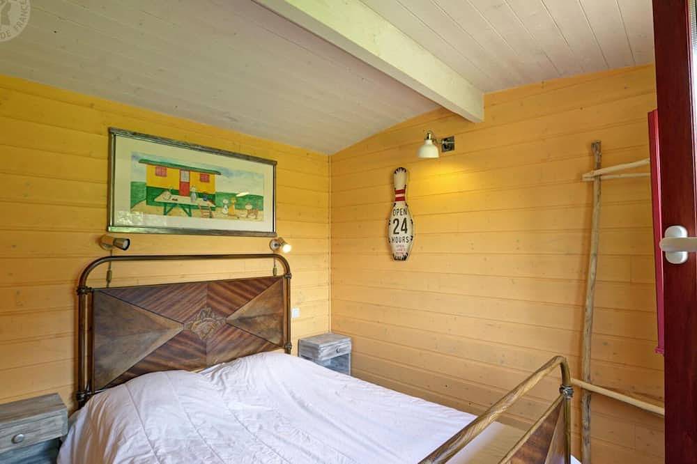 Roulotte pittoresque 4 pers avec animaux admis, draps et ménage inclus in Ambierle, Région de Roanne