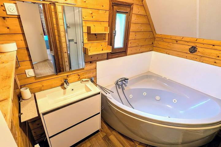 Gîte pour 6 personnes, avec jardin à Beaulieu - 4