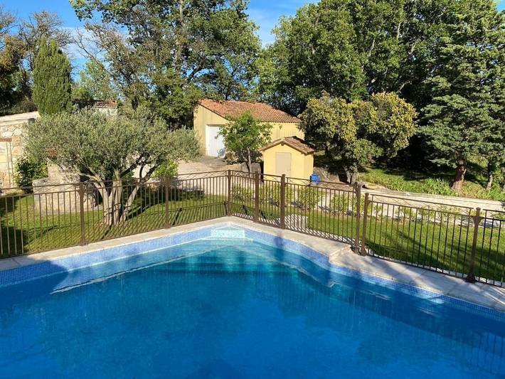 Gîte pour 4 personnes, avec vue ainsi que piscine et jardin à Puyloubier