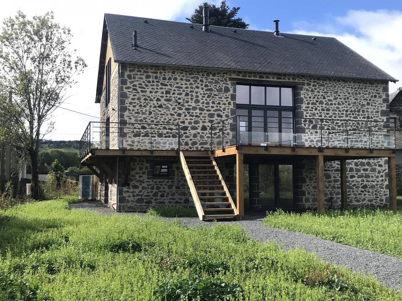 Grange Saint Martin in Rochefort-Montagne, Volcans d'Auvergne Regional Nature Park