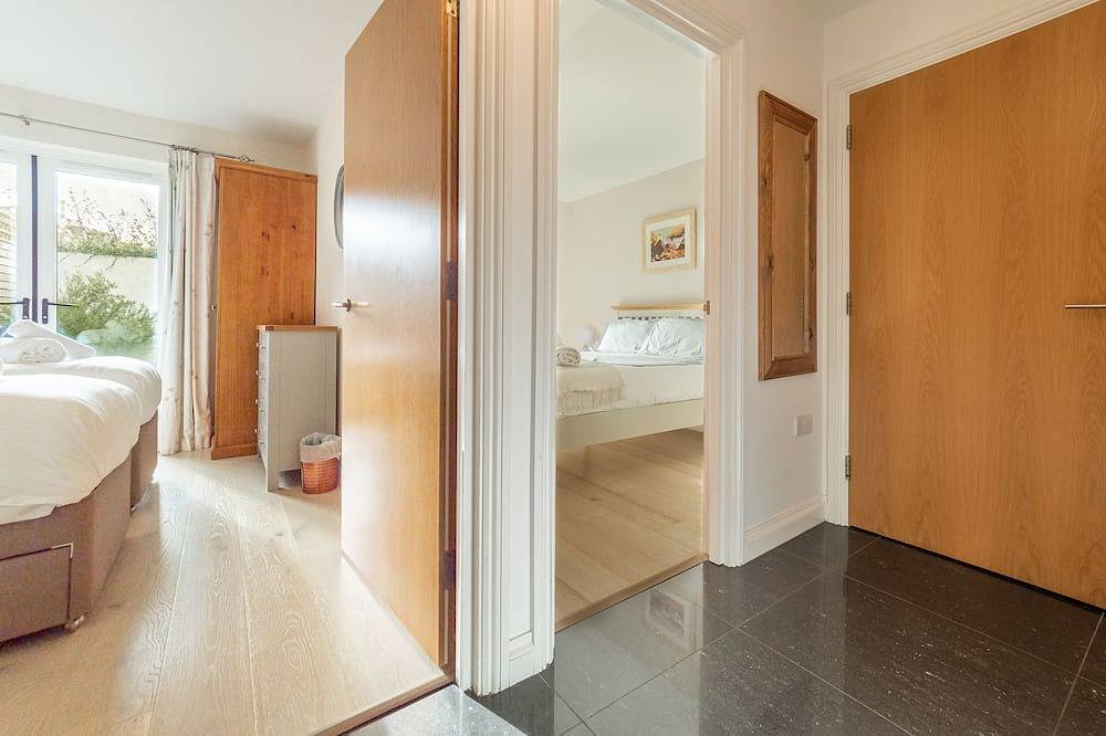 A fabulous beach house with sea views and a lovely, enclosed garden. in Perranporth, Cornwall