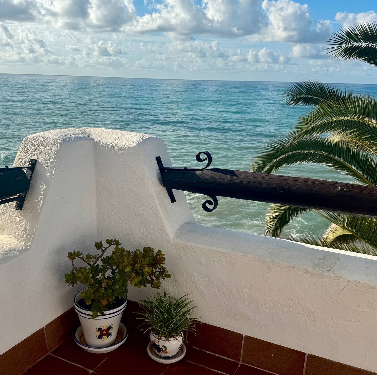 Apartamento entero, Apartamento 'Sea Breeze' con terraza, jardín compartido y Wi-Fi in Costa del Garraf