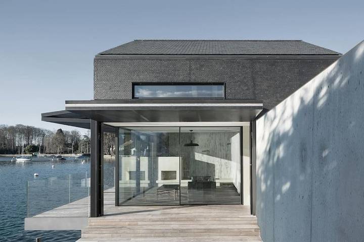 Ferienhaus für 4 Personen, mit Balkon und Terrasse sowie Garten und Seeblick am Thunersee