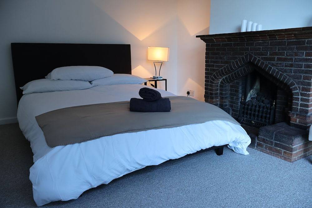 4 bedroom cosy home in solihull in Solihull, Birmingham Area