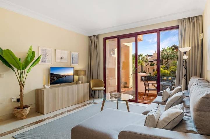 Ferienwohnung für 4 Personen, mit Balkon und Garten sowie Pool, mit Haustier - 1