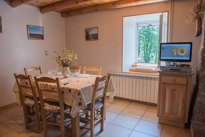 Gîte pour 6 personnes, avec jardin ainsi que piscine et terrasse à Le Malzieu-Forain - 3