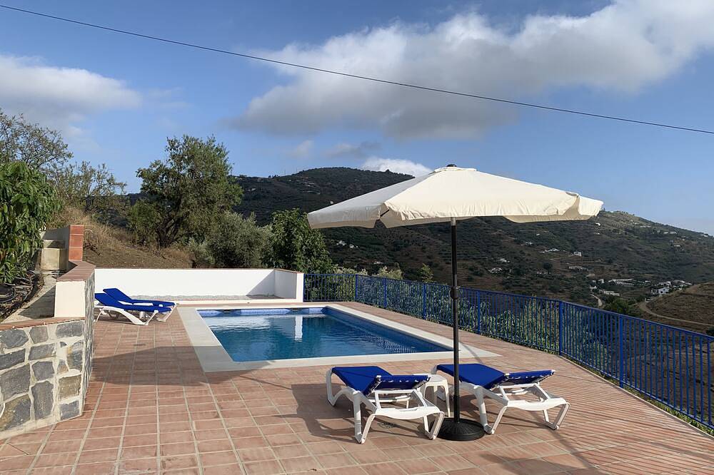 Cortijo Airen, New in the rental! Recently renovated holiday home in the campo in Cómpeta, Málaga Province