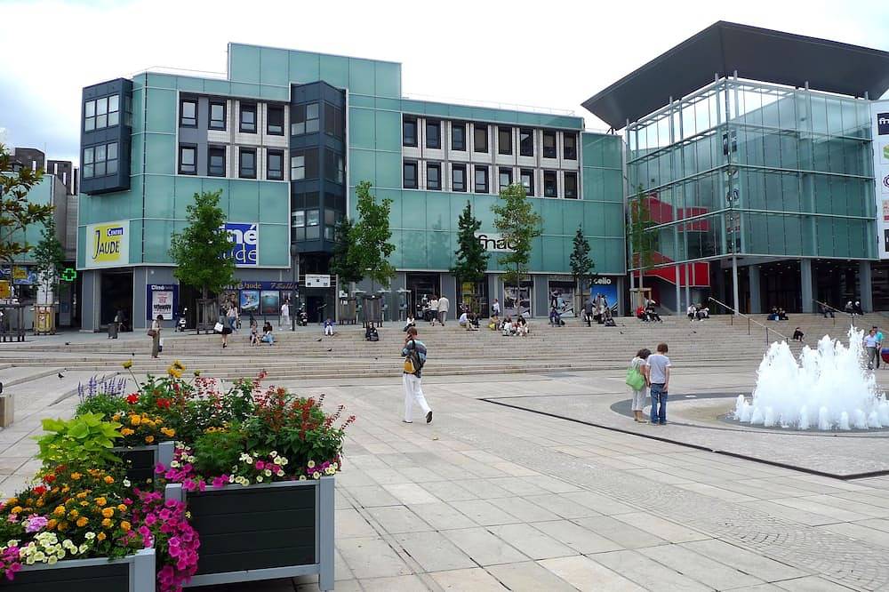 Appartement entier, F1 with open view, 6m2 terrace, Wifi in Clermont-Ferrand, Parc naturel régional des Volcans d'Auvergne