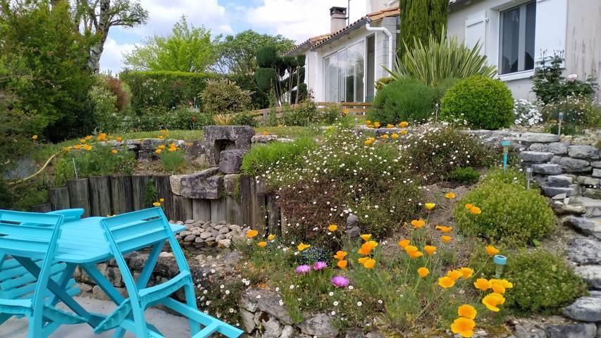 Gîte pour 4 personnes, avec jardin et terrasse à Saint-Georges-des-Coteaux
