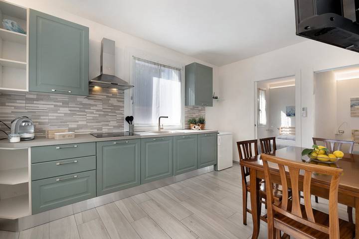 Appartement entier, Appartement "Baita Marina - Libeccio 30 m Mare" avec jardin et Wi-Fi in Ceriale, Riviera di Ponente