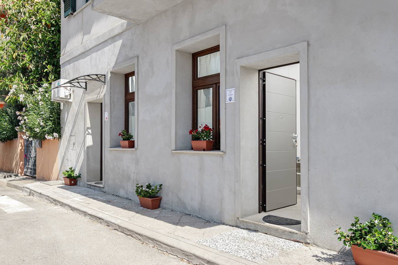 Monolocale intero, Monolocale 'Conchiglia' con aria condizionata in Olbia, Gallura