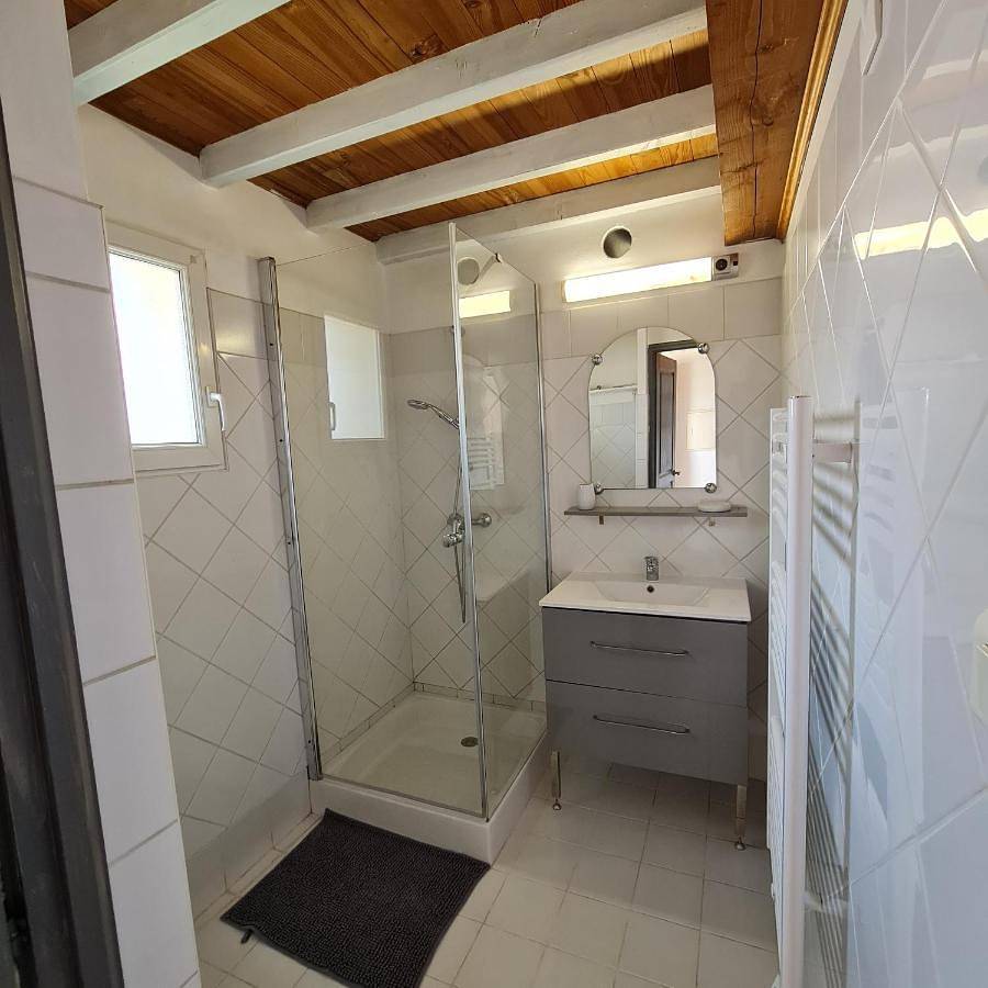 Appartement entier, One-Bedroom Apartment in Forcalquier, Parc naturel régional du Luberon