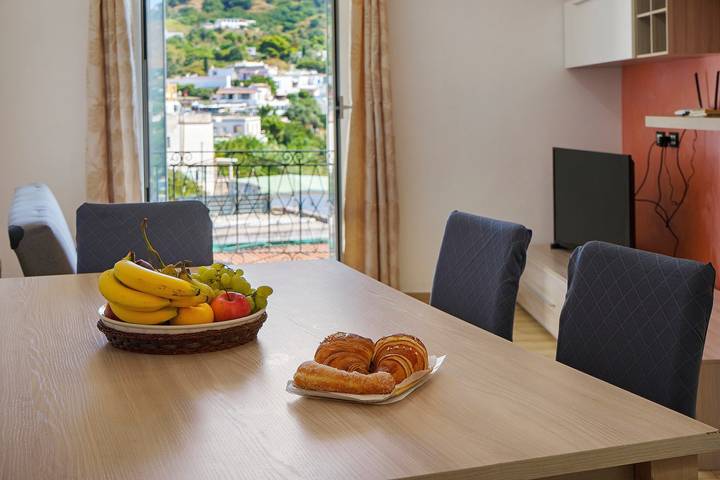 Entire apartment, Holiday Home 'Iris's House' with Sea View, Wi-Fi and Air Conditioning in Forio, Ischia