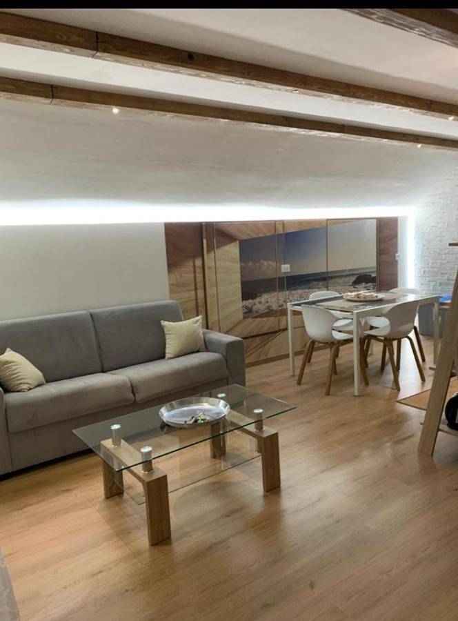 Appartamento per 6 persone, con balcone e panorama, adatto a famiglie con bambini a Mazzeo