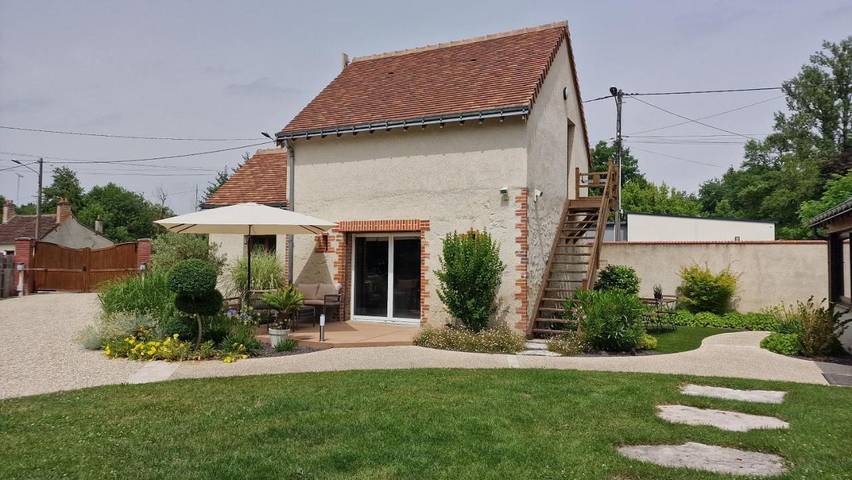 Gîte pour 4 personnes, avec Jacuzzi et Terrasse ainsi que Jardin et Sauna à Bracieux
