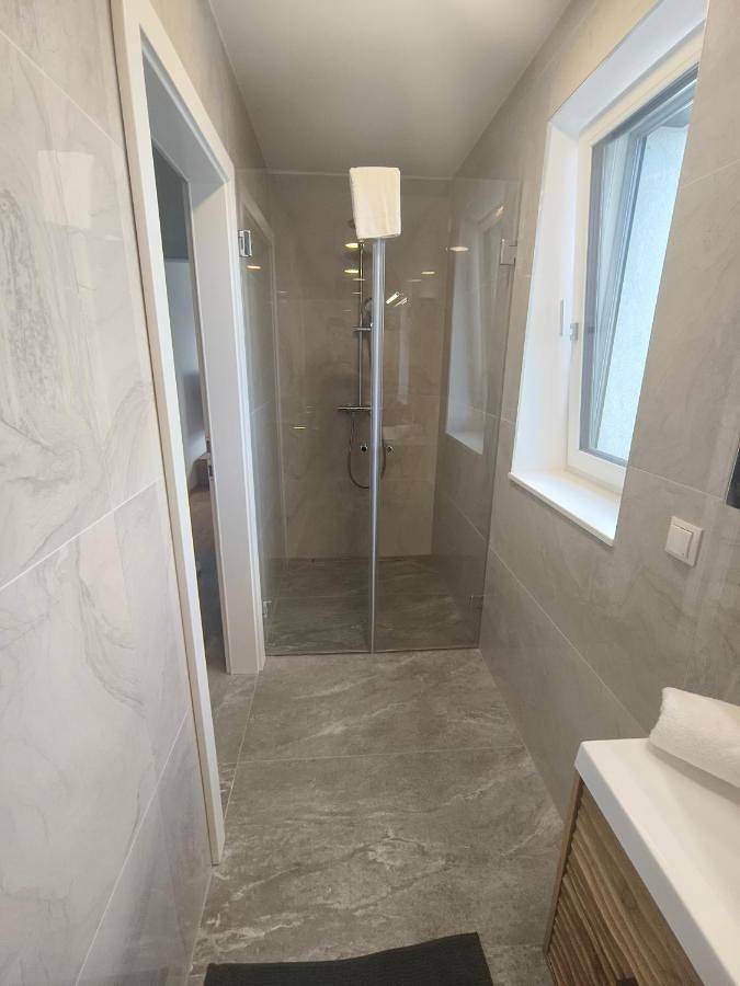 Ferienwohnung für 6 Personen, mit Balkon und Terrasse sowie Garten und Ausblick in Klosterneuburg - 3