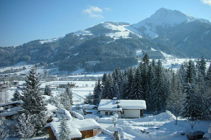 Ferienhaus für 5 Personen, mit Garten und Sauna sowie Pool und Balkon, mit Haustier in Oberndorf in Tirol