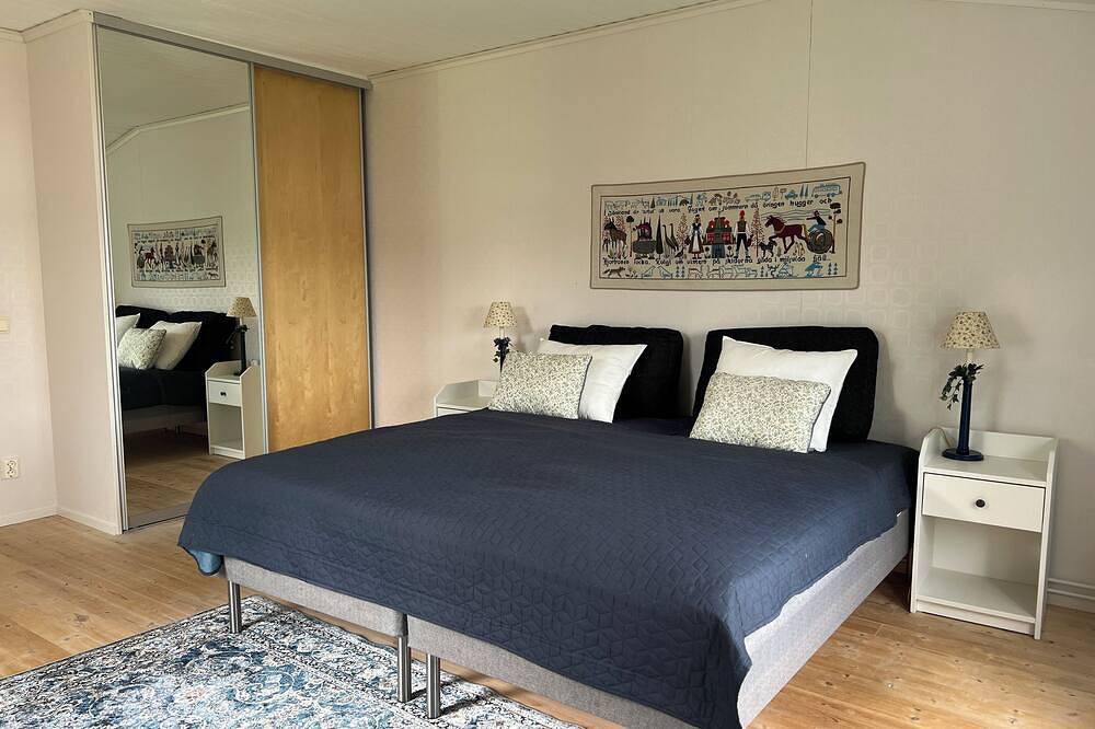 Spacious villa with incredible lake views! Bed linen is included. Newly renovated bathrooms in Östersund, Jämtland