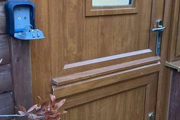 Log Cabin for 2 People in Bexley, London, Photo 2