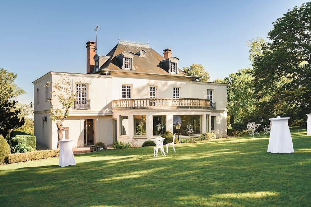 Villa pour 28 Personnes dans La Queue-lez-Yvelines, Parc naturel régional de la Haute Vallée de Chevreuse