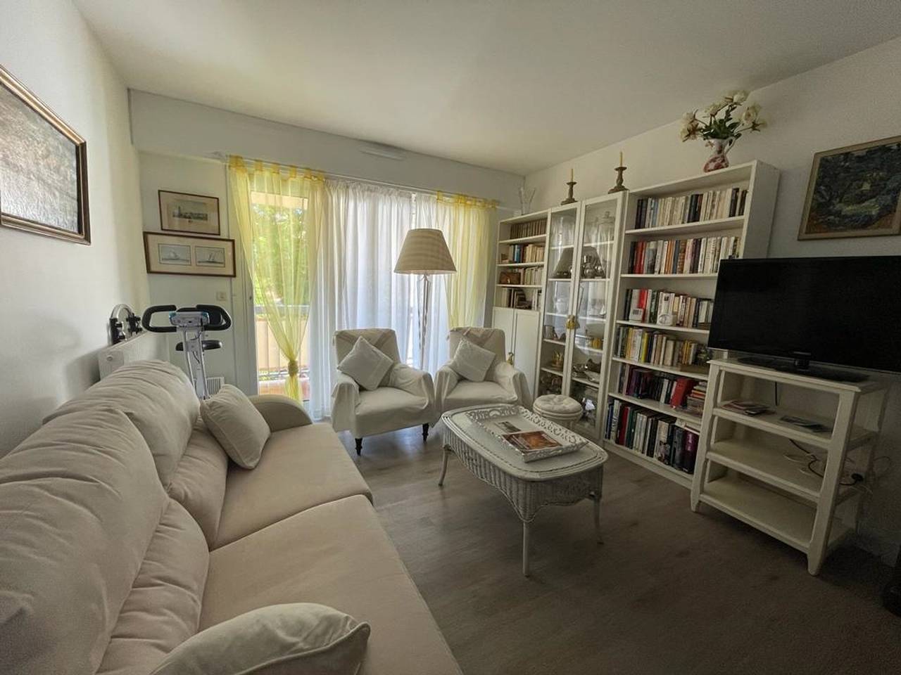 Entire apartment, Arcachon - 1Br Apartment with Beach Access, Terrace & Parking in Arcachon, Arcachon region