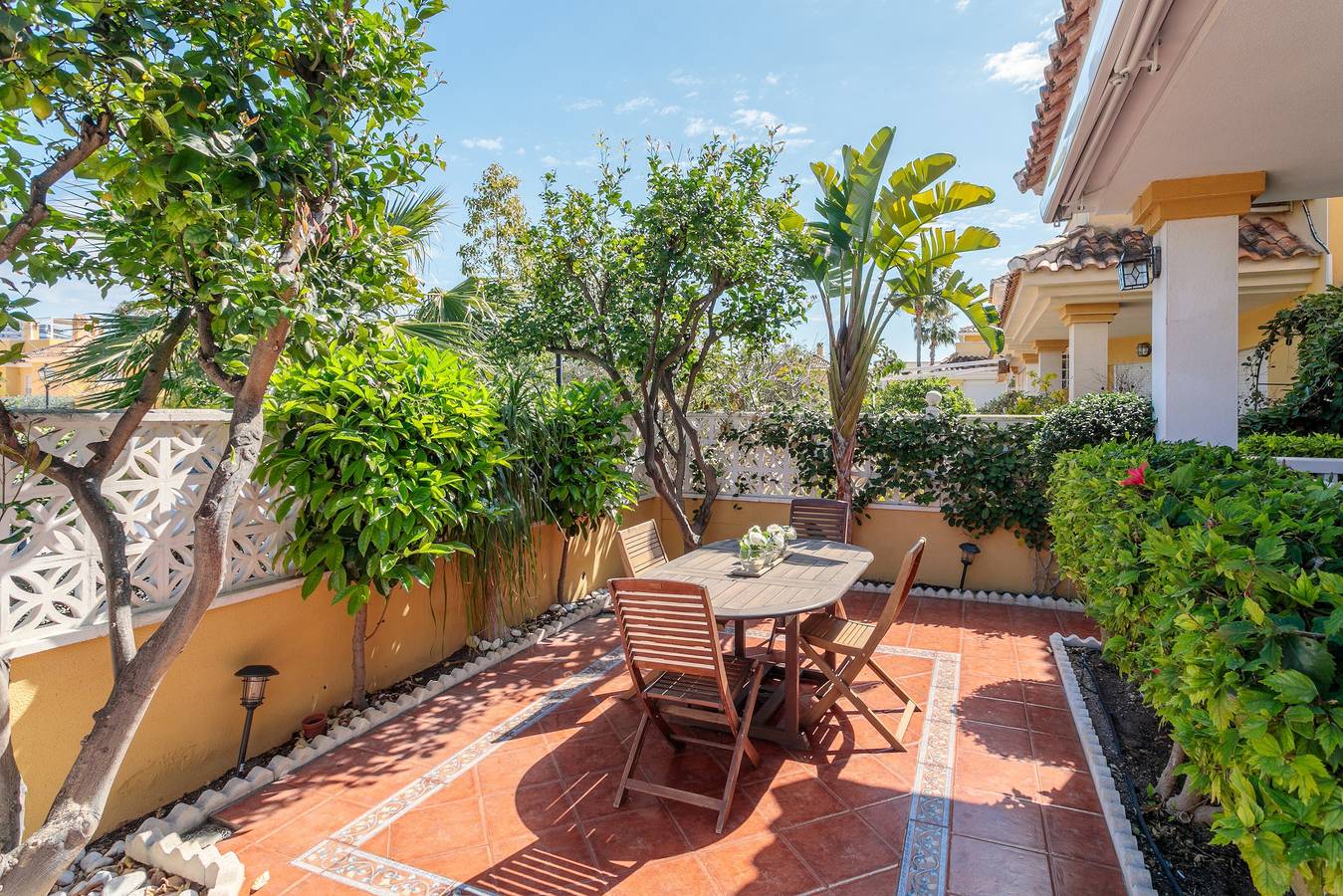Casa de vacaciones 'Playa Carabassi' con piscina compartida, terraza privada y Wi-Fi in Santa Pola, Costa Blanca