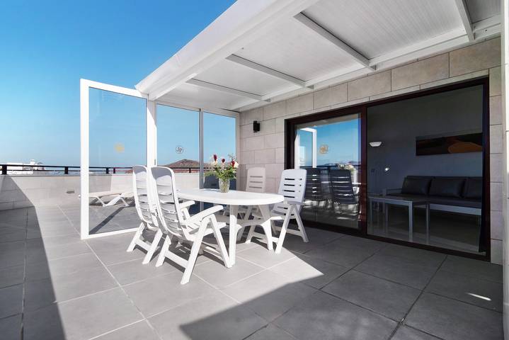 Apartamento entero, Apartamento "Ático Delux 80" con vistas al mar, Wifi y terraza en la azotea in La Isleta, Las Palmas de Gran Canaria