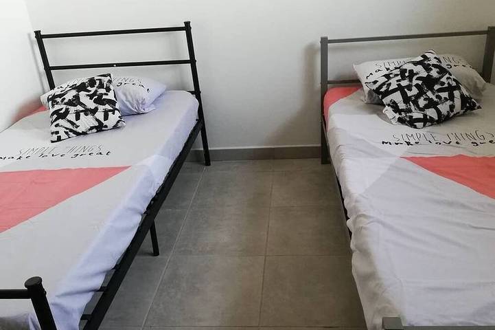 Gîte pour 11 personnes, avec jardin à Chusclan