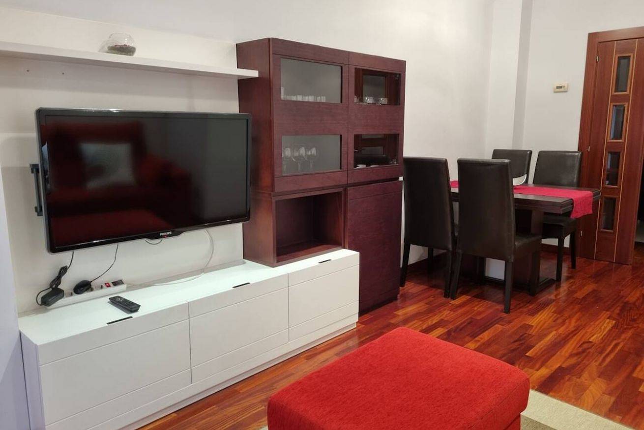 Apartamento entero, Acogedor apartamento con Wi-Fi, cocina completa y ascensor in Oviedo, Cordillera Cantábrica