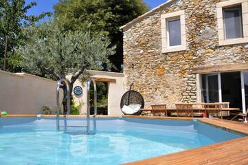 Gîte pour 9 personnes, avec vue ainsi que jardin et piscine à Roche-Saint-Secret-Béconne