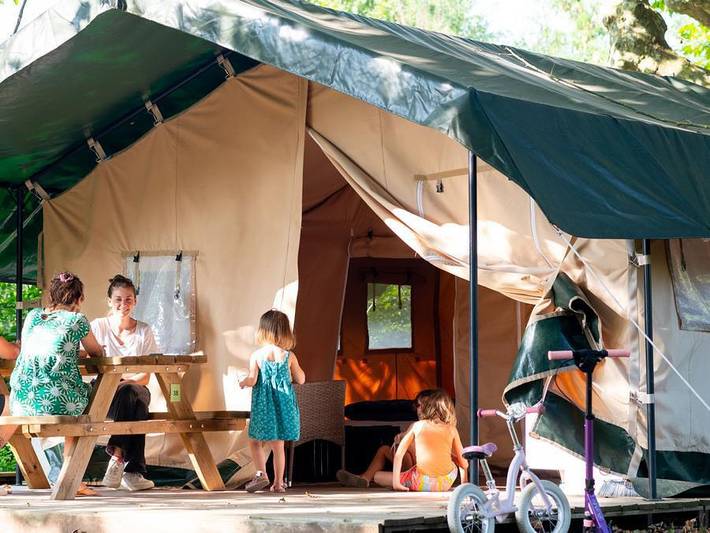 Camping pour 4 personnes, avec bassin pour enfant dans l' Ain - 2