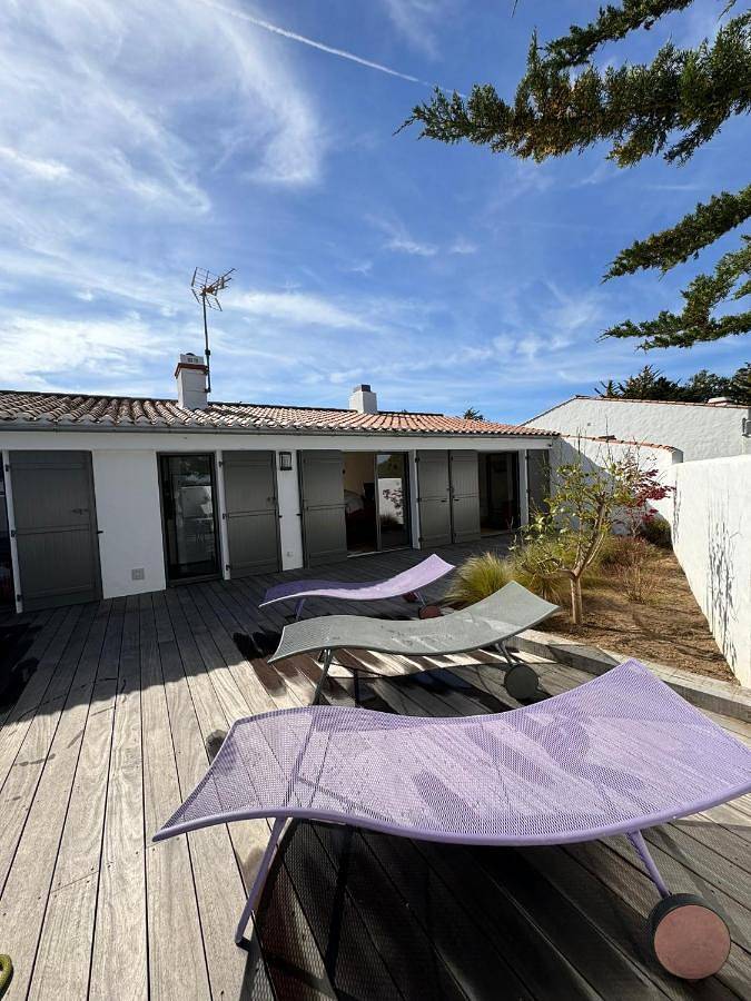 Location de vacances pour 8 personnes, avec jardin dans Plage des sables d'or