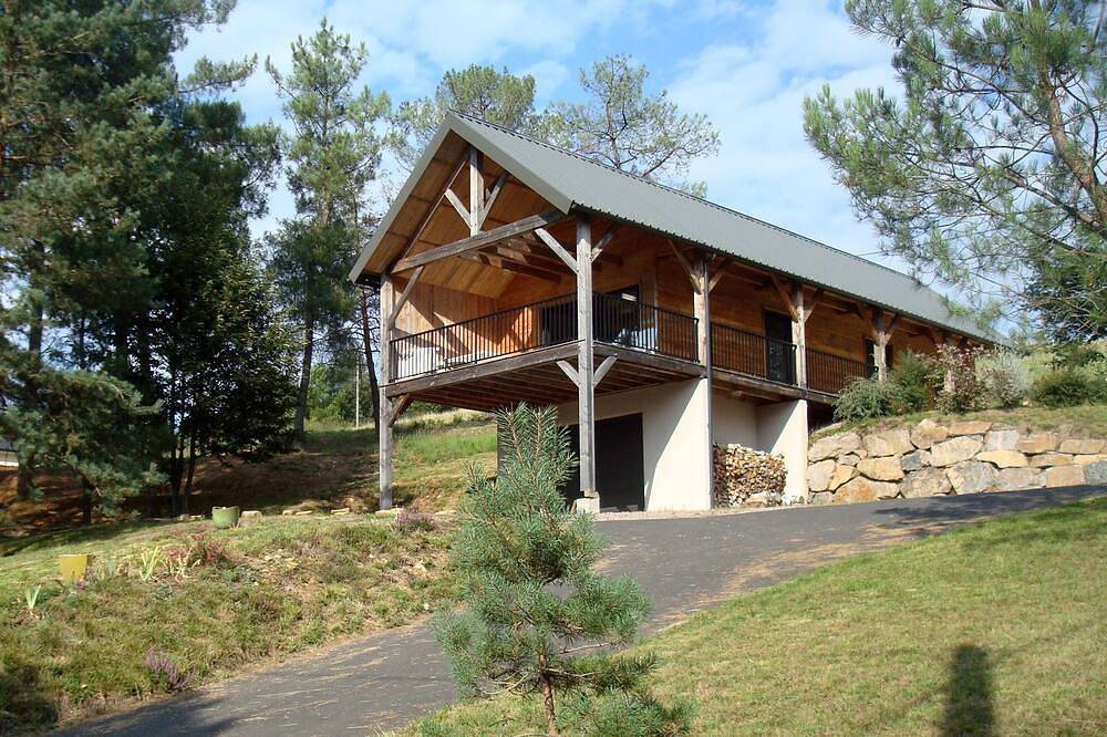 Un balcon sur le  Lac de Miel in Beynat, Région de Brive-la-Gaillarde