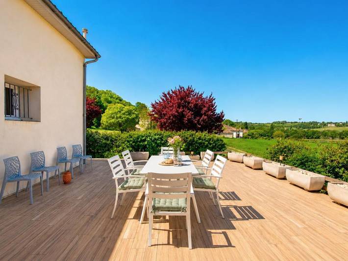 Location de vacances pour 7 personnes, avec vue et jardin à Saint-Bonnet-sur-Gironde