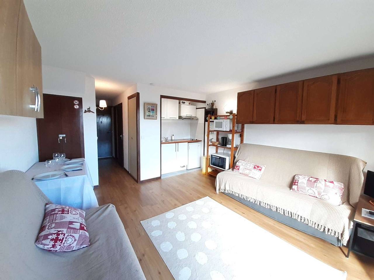 Ganze Wohnung, Gemütliches Chalet für 4 Personen mit Balkon, nahe Skiliften, Shuttle in Schulferien, St-Lary-Soulan in Saint-Lary-Soulan, Nationalpark Pyrenäen