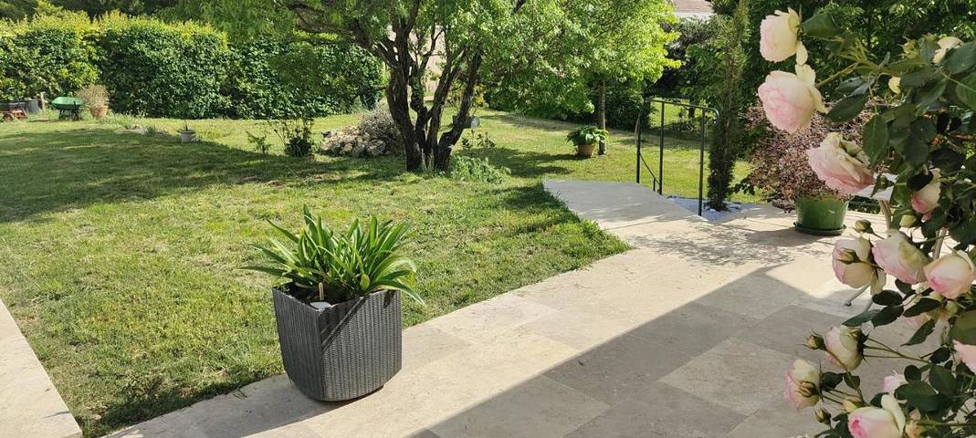 Gîte pour 2 personnes, avec piscine et jardin ainsi que terrasse et vue à Malemort-du-Comtat - 4