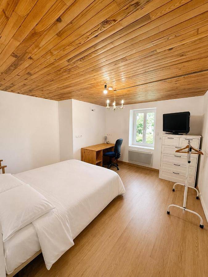 Location de vacances pour 8 personnes, avec vue ainsi que terrasse et jardin à Saint-Julien-Mont-Denis - 3