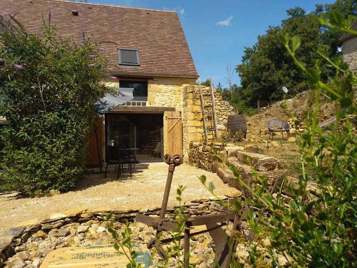 Location de vacances pour 2 personnes, avec Terrasse ainsi que Jardin et Vue à Saint-Cirq-Madelon