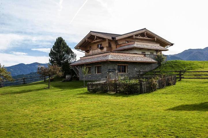 Chalet voor 6 personen, with Whirlpool and Terras as well as Tuin and Zwembad in Flachau