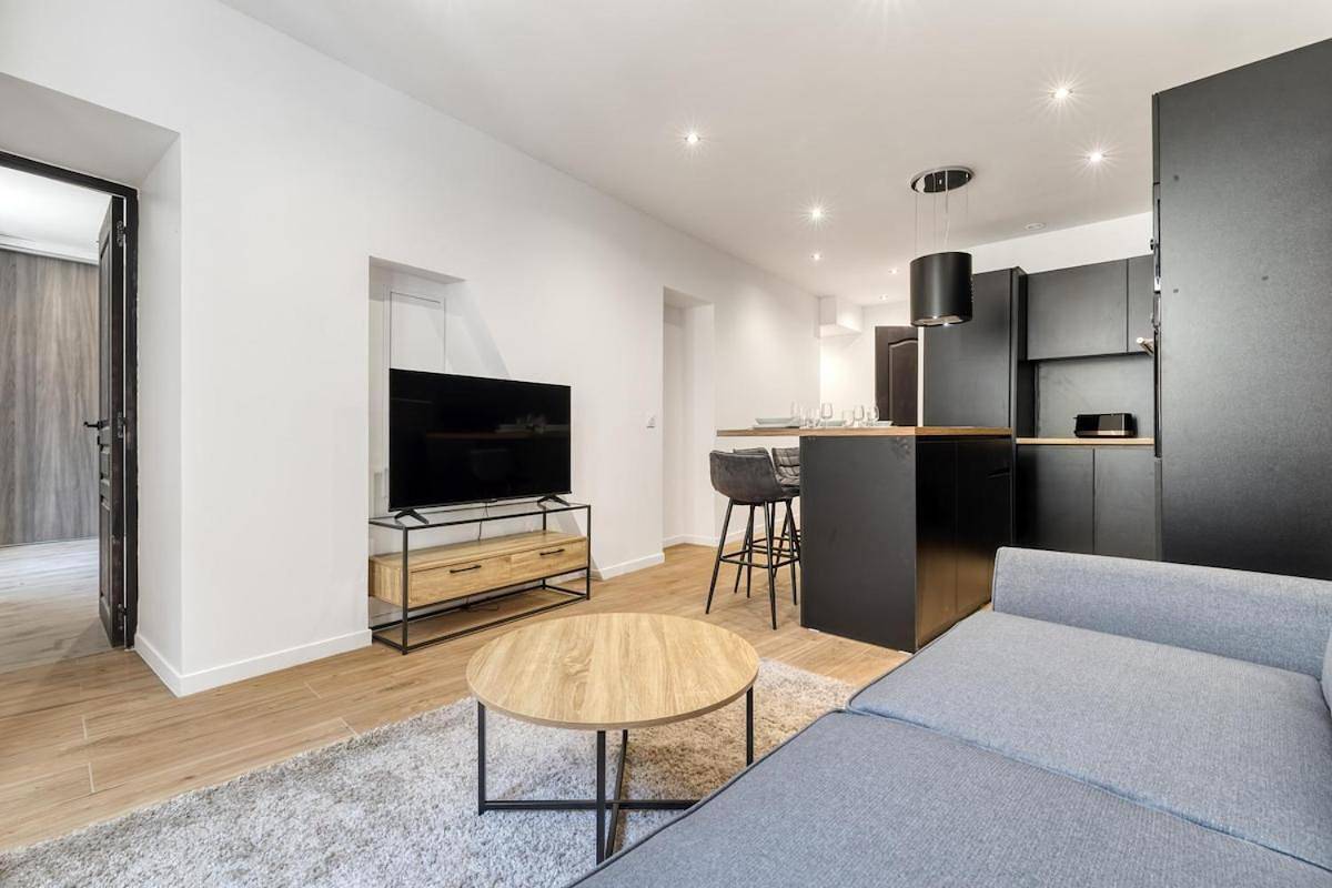 Appartement entier, One-Bedroom Apartment in Évian-les-Bains, Région de Thonon-les-Bains