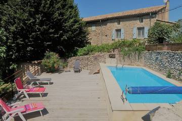 Gîte pour 2 personnes, avec piscine et jardin à Venterol