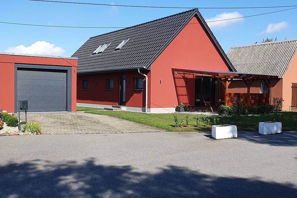 Ganze Wohnung, Ruhig gelegenes Apartment mit Terrasse und Blick aufs Wasser in Zudar, Garz/Rügen