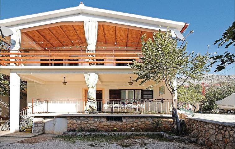 Ferienwohnung für 9 Personen, mit Terrasse in Starigrad