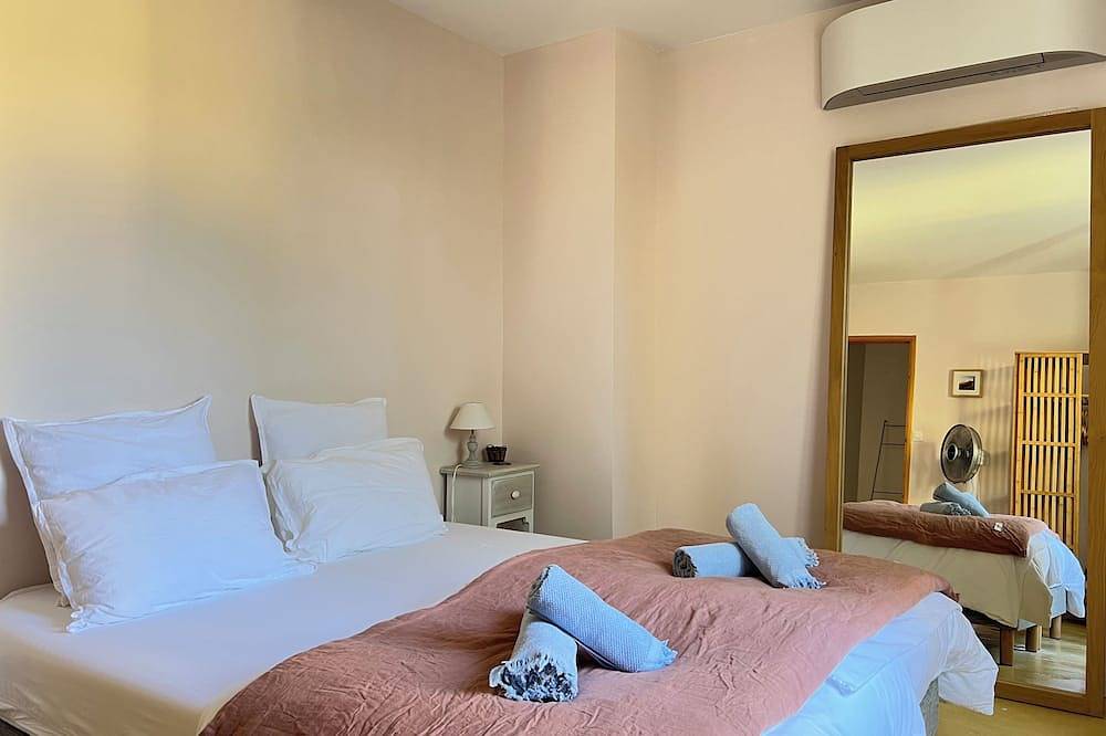 Off2goult | Enchanting Comfortable House in the Heart of the Village | Provence in Goult, Parc naturel régional du Luberon